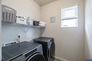 5055 Comet St NE, Salem, OR 97305 - Photo 16