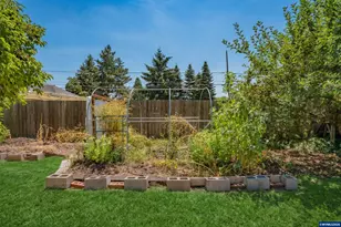 380 S 7th St, Lebanon, OR 97355 - Photo 24