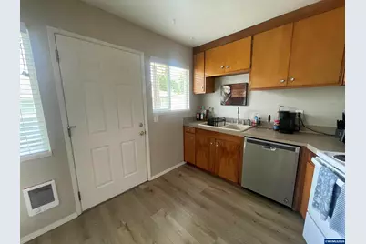 271 E Clay St, Monmouth, OR 97361 - Photo 10