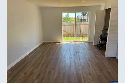 840 SW Cherry St, Willamina, OR 97396 - Photo 6