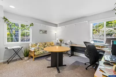 151 Rockridge Lp, Eugene, OR 97405 - Photo 10