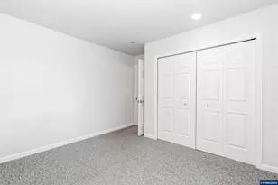 151 Rockridge Lp, Eugene, OR 97405 - Photo 24