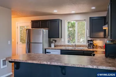 1055 Grove St, Lebanon, OR 97355 - Photo 8