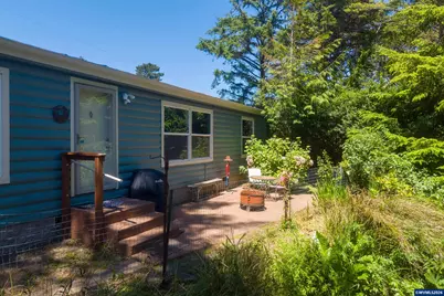1232 SE 2nd Ct, Lincoln City, OR 97367 - Photo 8