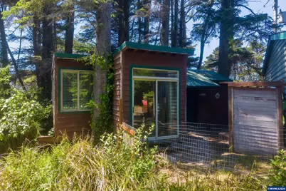 1232 SE 2nd Ct, Lincoln City, OR 97367 - Photo 12