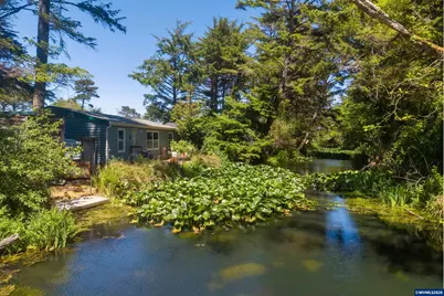 1232 SE 2nd Ct, Lincoln City, OR 97367 - Photo 2