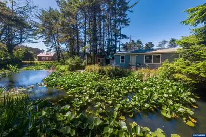 1232 SE 2nd Ct, Lincoln City, OR 97367 - Photo 4