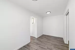 570 22nd Ave SW, Albany, OR 97322 - Photo 8