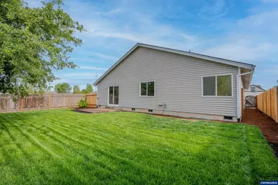 36 E Jadon Dr, Lebanon, OR 97355 - Photo 2