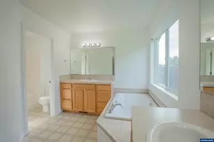 36 E Jadon Dr, Lebanon, OR 97355 - Photo 6