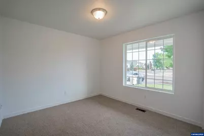36 E Jadon Dr, Lebanon, OR 97355 - Photo 18