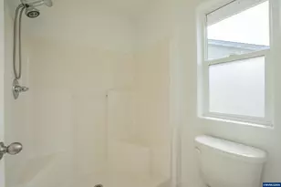36 E Jadon Dr, Lebanon, OR 97355 - Photo 16