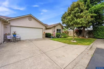 347 NE Fircrest Pl, McMinnville, OR 97128 - Photo 2