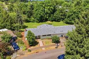 176 NE Azalea Dr, Corvallis, OR 97330 - Photo 40