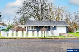 375 N 6th St, Harrisburg, OR 97446 - Photo 2