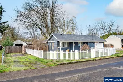 375 N 6th St, Harrisburg, OR 97446 - Photo 4