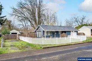 375 N 6th St, Harrisburg, OR 97446 - Photo 4
