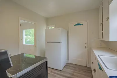399 S Main St, Lebanon, OR 97355 - Photo 8