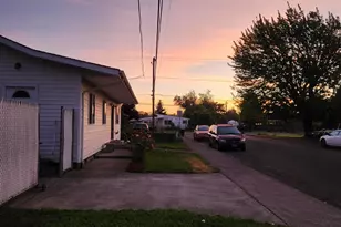 730 Burton St, Harrisburg, OR 97446 - Photo 4