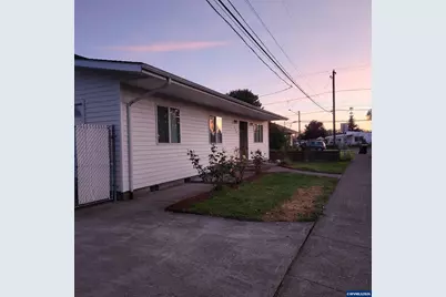 730 Burton St, Harrisburg, OR 97446 - Photo 2