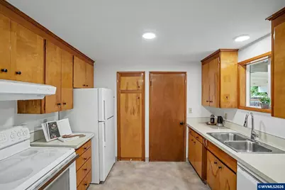1695 NW Arthur Cir, Corvallis, OR 97330 - Photo 10
