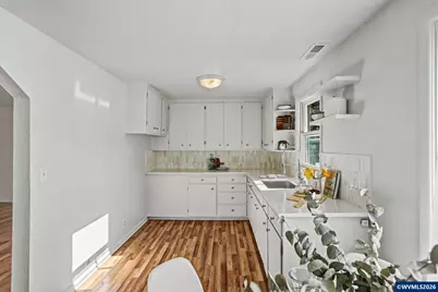 820 West Vista Av S, Salem, OR 97302 - Photo 16
