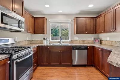 511 Paradise St, Woodburn, OR 97071 - Photo 8