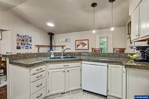 4255 Great Plains Dr NE, Salem, OR 97305 - Photo 16