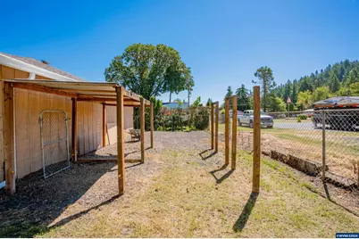 951 Dogwood St, Sweet Home, OR 97386 - Photo 42