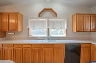 40459 Linn Haven Lp, Lebanon, OR 97355 - Photo 8
