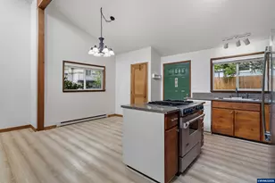 1663 NW Tyler Ave, Corvallis, OR 97330 - Photo 16