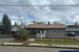 830 S 7th St, Cottage Grove, OR 97424 - Photo 1