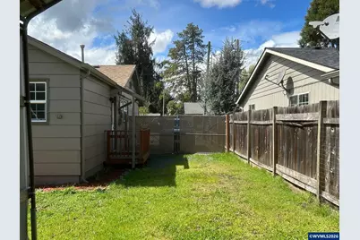 830 S 7th St, Cottage Grove, OR 97424 - Photo 18
