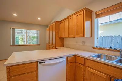 434 Waters Edge Ct, Lebanon, OR 97355 - Photo 8