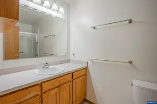 434 Water's Edge Ct, Lebanon, OR 97355 - Photo 16