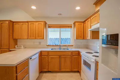 434 Waters Edge Ct, Lebanon, OR 97355 - Photo 4