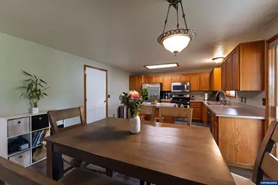 3002 S 7th Pl, Lebanon, OR 97355 - Photo 12