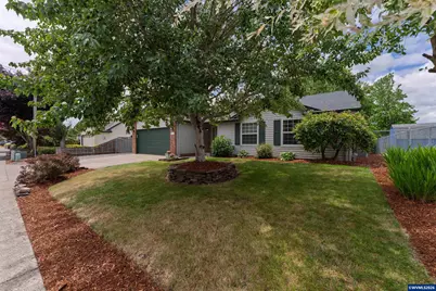 3002 S 7th Pl, Lebanon, OR 97355 - Photo 2