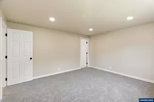 1015 Cunningham Ln S, Salem, OR 97302 - Photo 26
