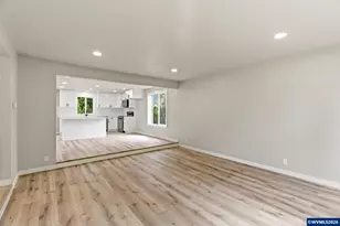 1015 Cunningham Ln S, Salem, OR 97302 - Photo 6
