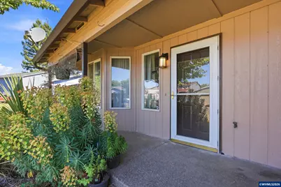 147 E Fir Dr, Gervais, OR 97026 - Photo 4