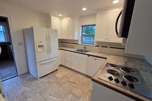 4085 Glenwood Dr SE, Salem, OR 97317 - Photo 8