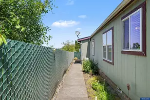 1015 Oak St, Silverton, OR 97381 - Photo 28