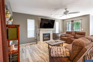 926 Falcon Ct, Lebanon, OR 97355 - Photo 10