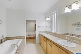 2697 Islander Ave NW, Salem, OR 97304 - Photo 24