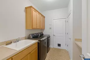 2697 Islander Ave NW, Salem, OR 97304 - Photo 30