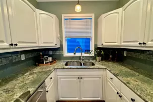3530 S Corbett Ave, Portland, OR 97239 - Photo 8
