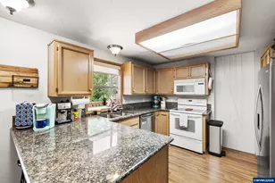 1589 Kenard St NW, Salem, OR 97304 - Photo 16