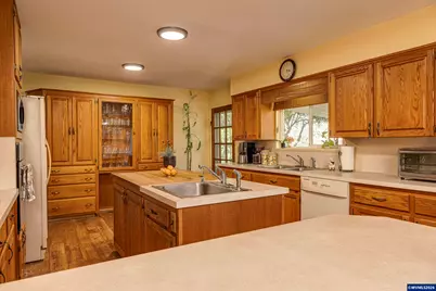 492 N Larch Av, Stayton, OR 97383 - Photo 10