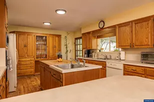 492 N Larch Ave, Stayton, OR 97383 - Photo 10
